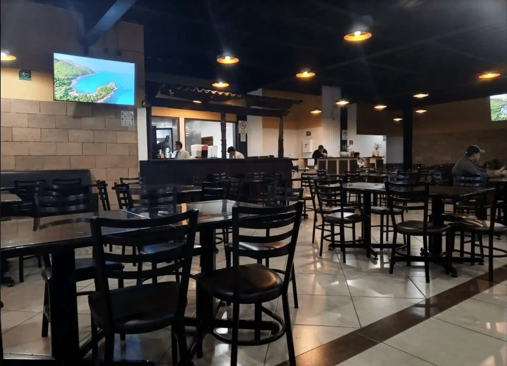 Ambientación interior del restaurante Rancho Viejo